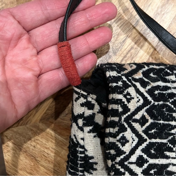 Boho style Billabong crossbody purse - Picture 5 of 11